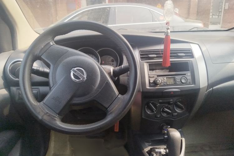 Used Nissan Livina 2010 Jingyue Edition 1.6L Automatic All-in-One Model Steering Wheel