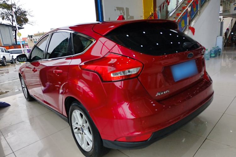 Used Ford Focus 2017 Hatchback EcoBoost 125 Automatic - Ultra-Powerful Style Edition with Smart Drive Features Exterior 2