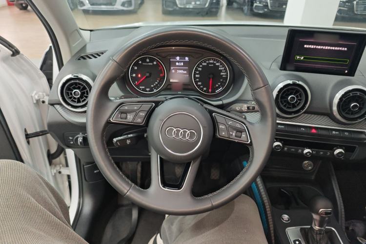 Used Audi Q2L 2024 35TFSI Fashionable and Elegant Version Steering Wheel