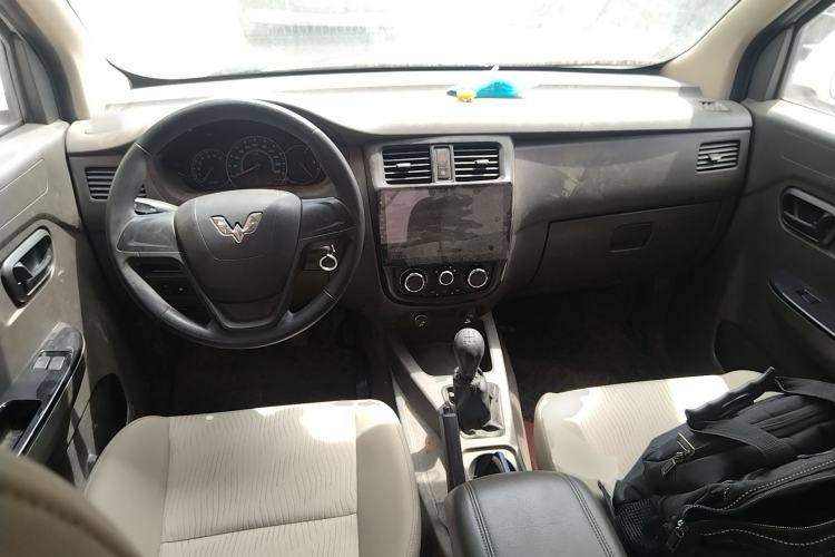 Used Wuling Rongguang V 2018 1.5L Standard Version
