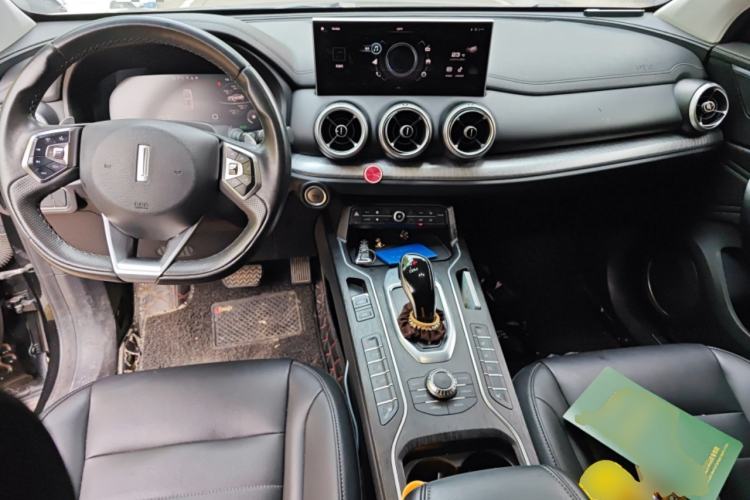 Used Wey VV5 2020 1.5T Two-Wheel Drive Smart Pioneer Center Console