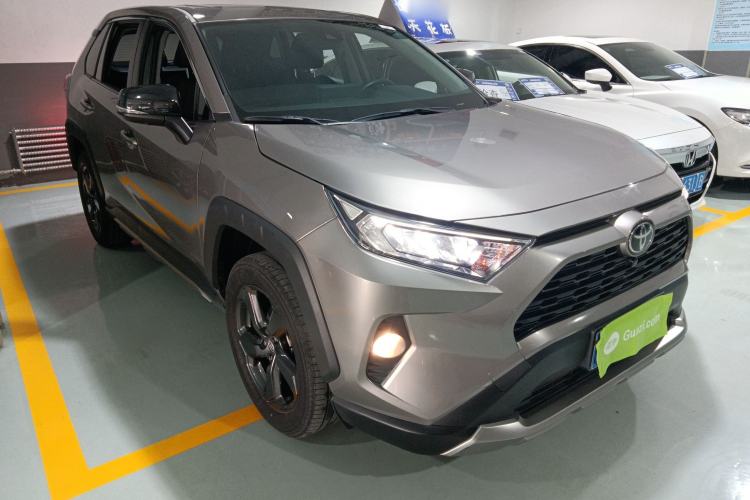 Used Toyota RAV4 2022 2.0L CVT 4x4 Fashion Edition
