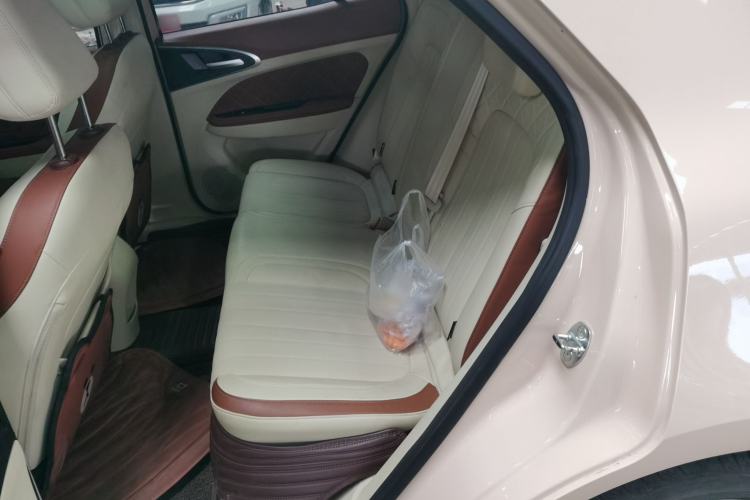 Used ORA Good Cat 2023 401 km Standard Range Prestige Version Lithium Iron Phosphate Left Rear Seat