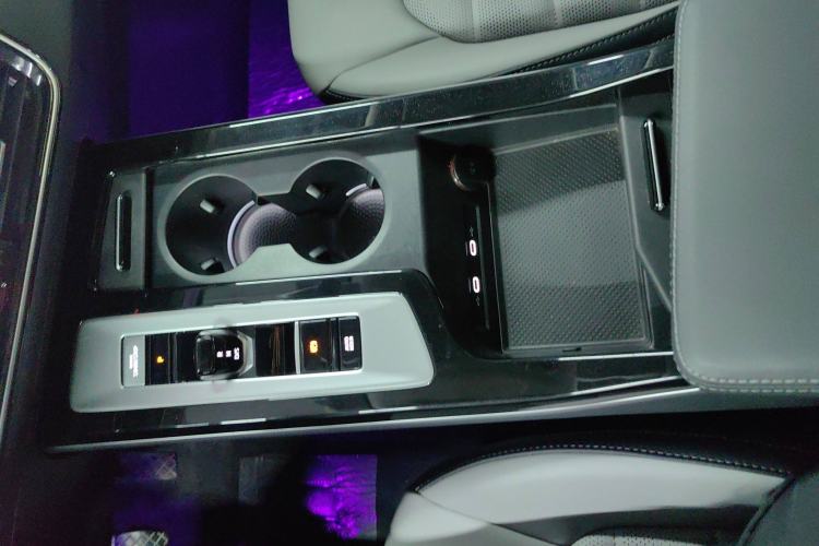 Used Volkswagen Tavendor 2023 330TSI Luxury Touring Edition