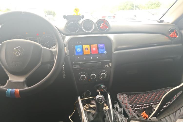 Used Suzuki Vitara 2016 1.6L Manual Two-Wheel Drive Entry-Level Trim Center Console