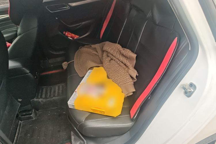 Used Roewe i6 2017 20T Automatic Internet ZhiZun Edition Left Rear Seat