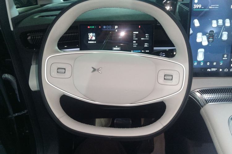 Used XPeng X9 2024 702 Ultra-Long Range Max Steering Wheel