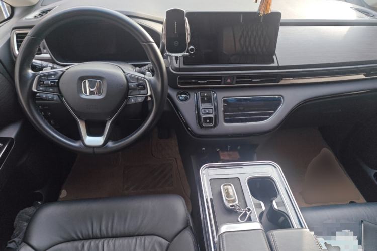 Used Honda Elysion 2024 2.0L eHEV Luxury Edition Center Console