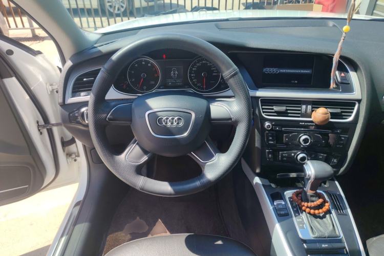 Used Audi A4L 2016 30 TFSI Automatic Comfort Model Steering Wheel