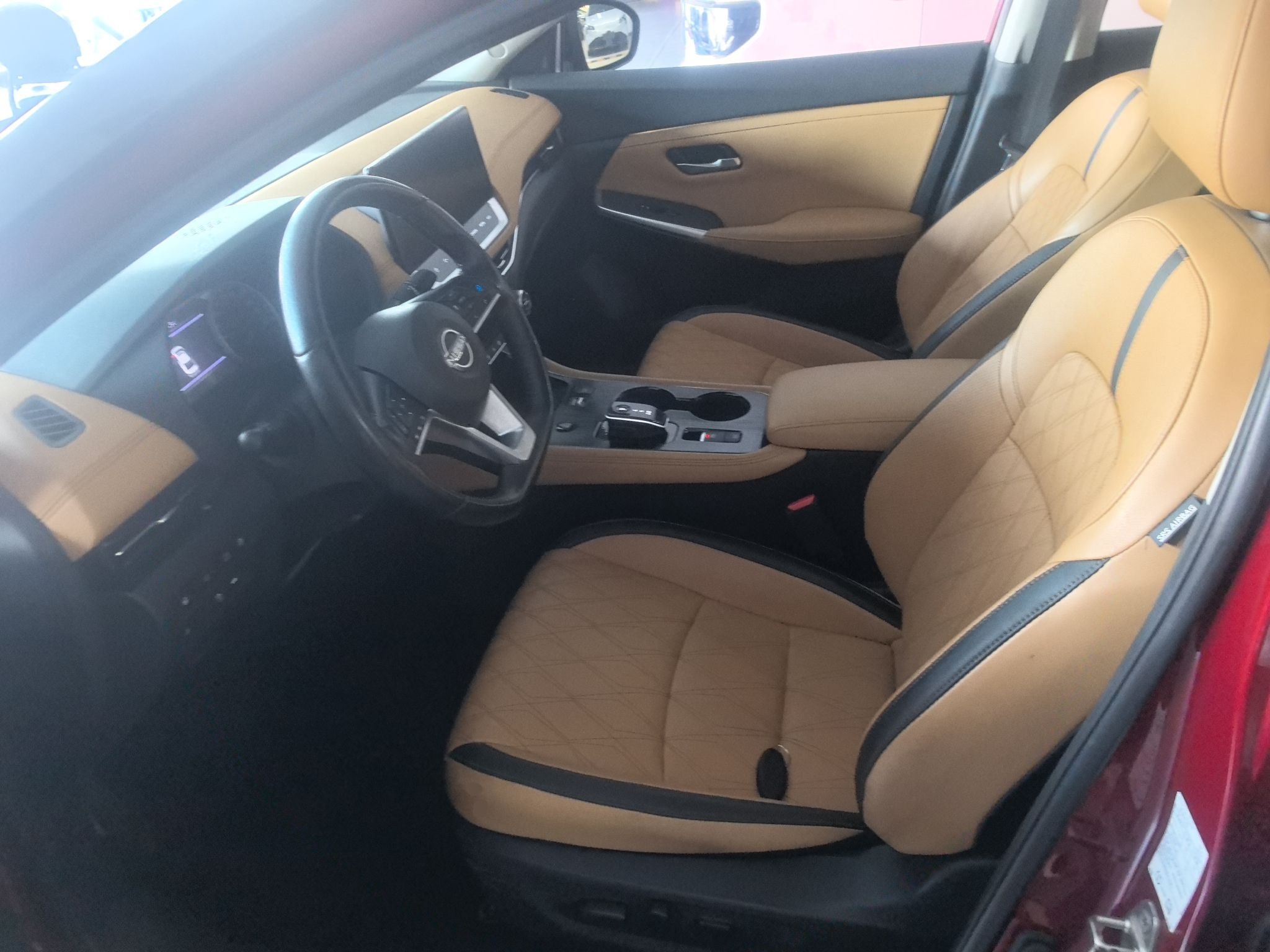 المقاعد الأمامية داخل السيارة