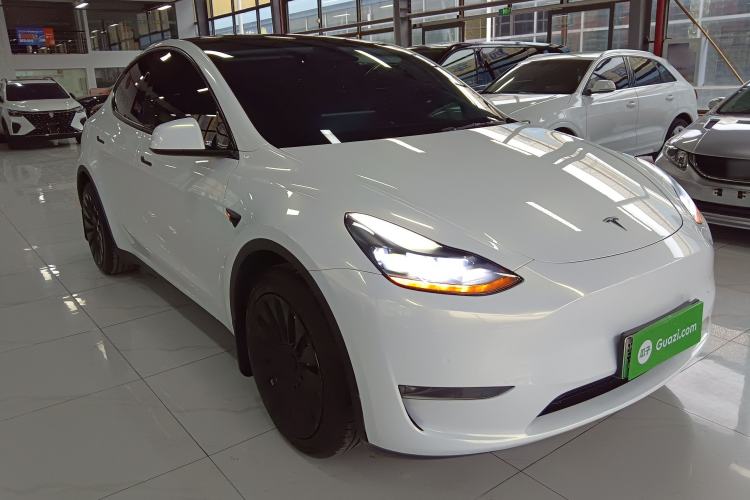 Used Tesla Model Y 2021 Standard Range Rear-Wheel Drive Version Front Right 45 Deg