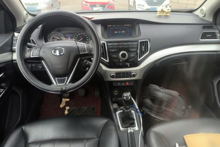 Used Great Wall C30 2016 1.5L Manual Luxury Model Center Console