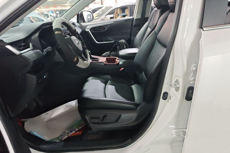 Used Toyota RAV4 2024 2.0L CVT Two-Wheel Drive Urban Edition Left Front Seat