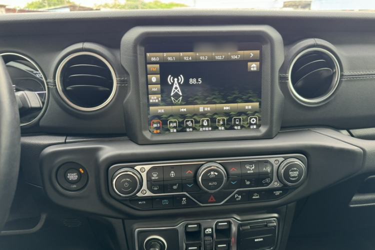 Used Jeep Wrangler New Energy 2021 Four-Door 2.0T 4xe Sahara Audio And AC Panel