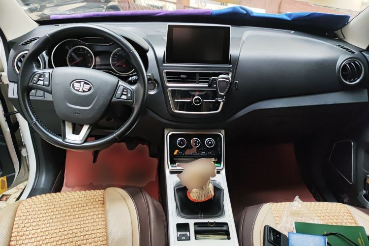 Used Bestune X40 2019 1.6L Manual Luxury Edition China VI Center Console