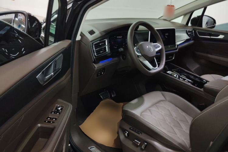 Used Volkswagen Viloran 2024 380TSI Premium Edition
