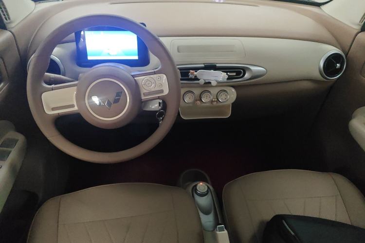 Used Wuling Hongguang MINIEV 2025 Four-Door Version Advanced Edition Center Console