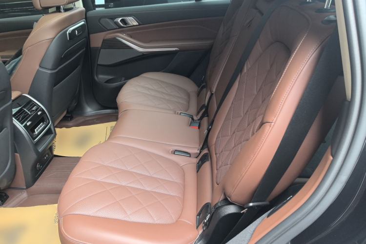 Used BMW X7 2023 xDrive40i Luxury Package with Leading Features