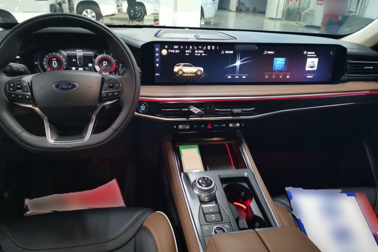 Used Ford Explorer 2023 EcoBoost 285 Four-Wheel Drive Titanium Edition 7-Seater Center Console