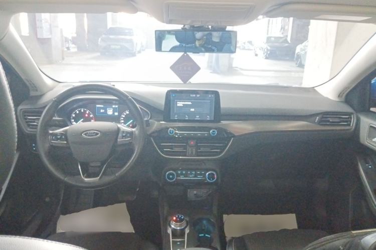 Used Ford Focus 2020 Hatchback EcoBoost 180 Automatic Trend Edition Center Console