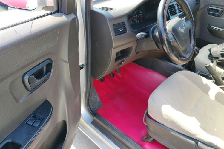Used Wuling Rongguang V 2016 1.5L Standard Version
