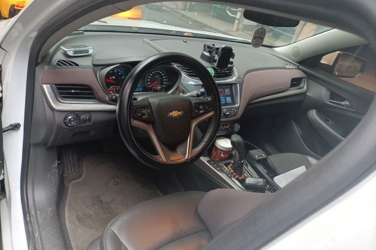 Used Chevrolet Malibu 2018 530T Automatic Luxury Edition Center Console