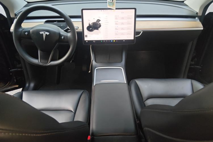 Used Tesla Model Y 2022 Long-Range All-Wheel-Drive Version Center Console