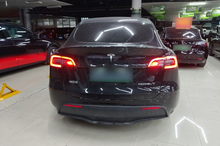 Used Tesla Model Y 2023 Long-Range All-Wheel-Drive Version
