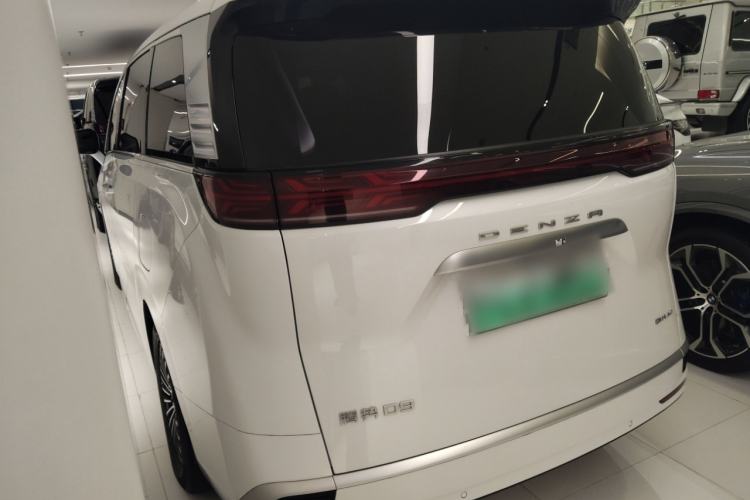 Used Denza D9 2022 DM-i 970 Four-Wheel Drive Flagship Model
