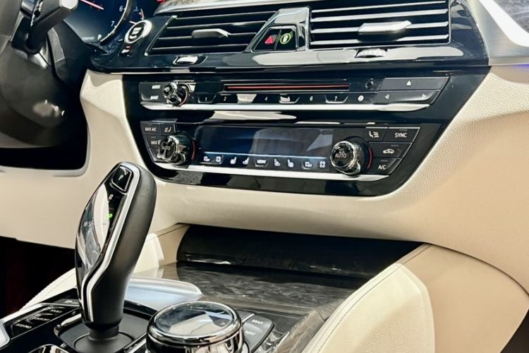 Used BMW 6 Series GT 2018 640i xDrive M Sport Package
