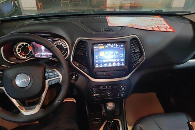 Used Jeep Cherokee 2017 2.0L Superior Edition