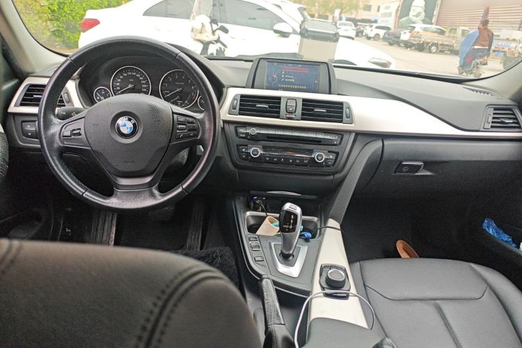 Used BMW 3 Series 2015 320i Fashion Model
