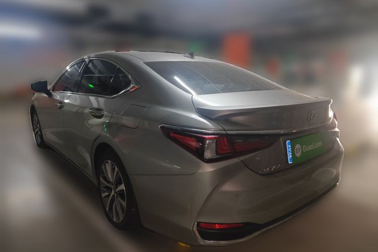 Used Lexus ES 2020 300h Premier Edition Rear Left 45 Deg