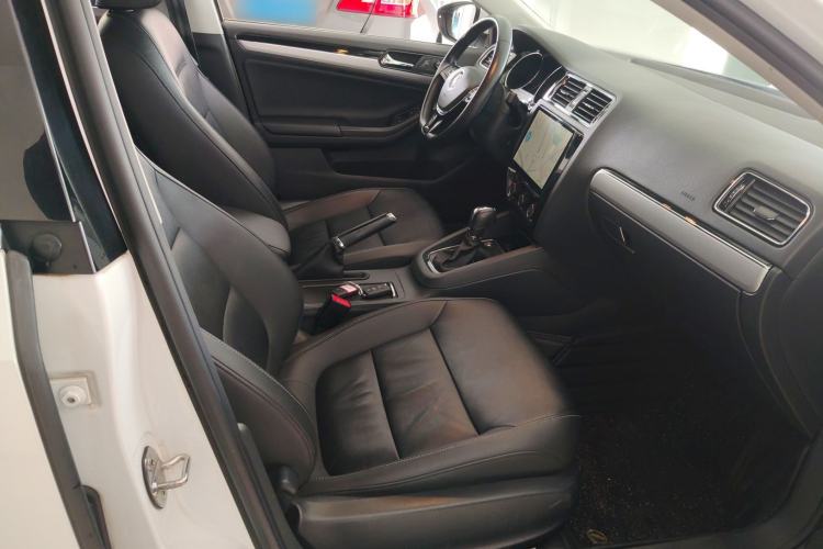 Used Volkswagen Sagitar 2018 1.6L Automatic Comfort Model Right Front Seat