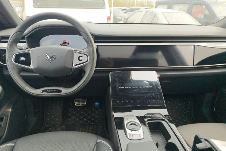 Used ARCFOX Alpha T 2023 480 Forest Edition 175kW Center Console