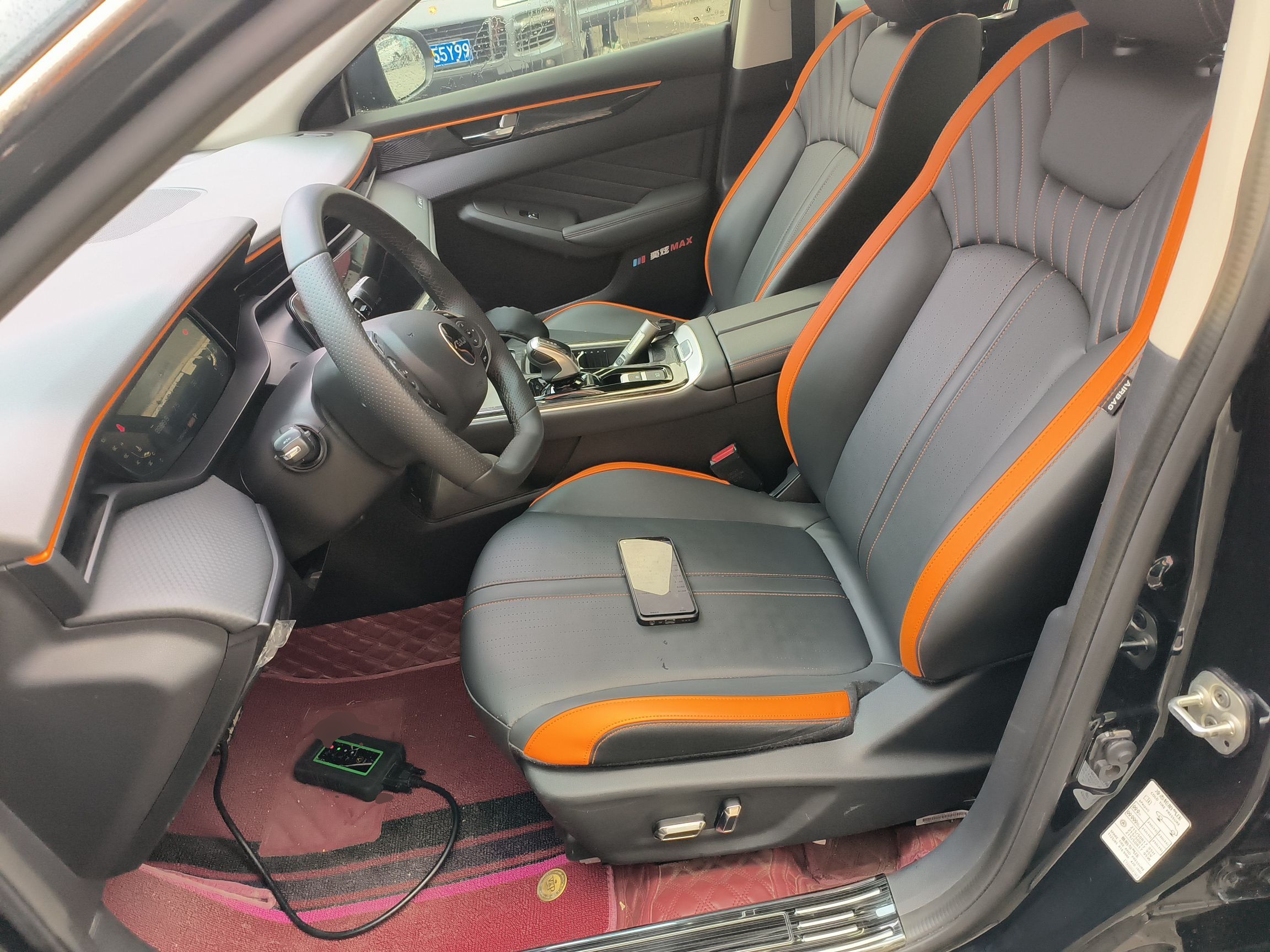 المقاعد الأمامية داخل السيارة