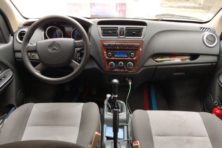 Used CHANGAN KAICHENG Ruixing M60 2020 1.5L Standard Version China VI 6-Seater DAM15KR Center Console