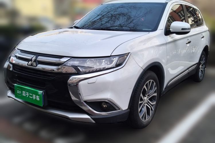 Used Mitsubishi Outlander 2016 2.4L 4x4 Luxury Edition 7-Seater