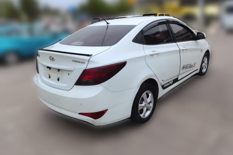 Used Hyundai Verna (older generation) 2014 1.4L Manual Smart GLS Trim Rear Right 45 Deg
