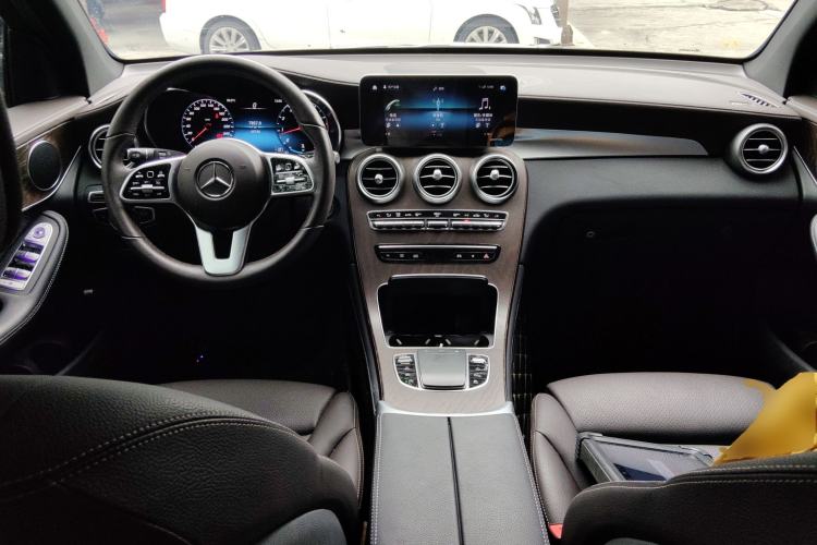 Used Mercedes-Benz GLC 2020 Facelift GLC 300 L 4MATIC Dynamic Edition Center Console