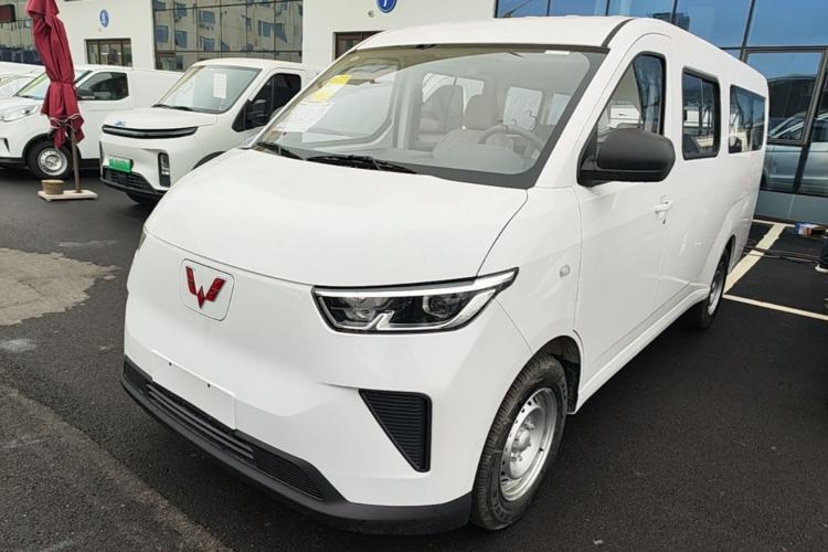 Used Wuling Yangguang 2026 Model, 330km Bus Comfort Edition