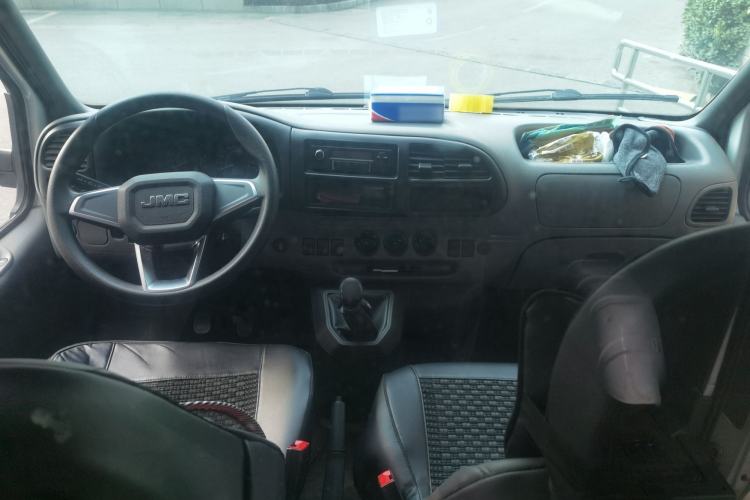 Used JMC Transit 2019 2.8T Commercial Version Short Wheelbase Mid-Roof 3-Seater China VI Standard JX493