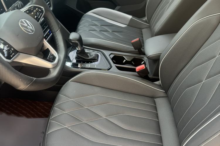 Used Volkswagen Tiguan L 2022 330TSI Automatic Two-Wheel Drive R-Line Enhanced Edition Interior 2