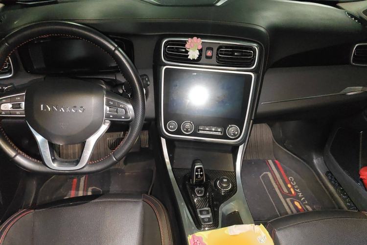 Used Lynk & Co 01 2017 2.0T Four-Wheel Drive Pro Edition Center Console