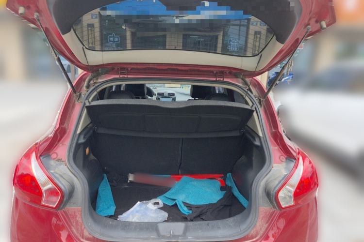 Used Nissan Tiida 2013 1.6L CVT Cool Cafe Edition Trunk