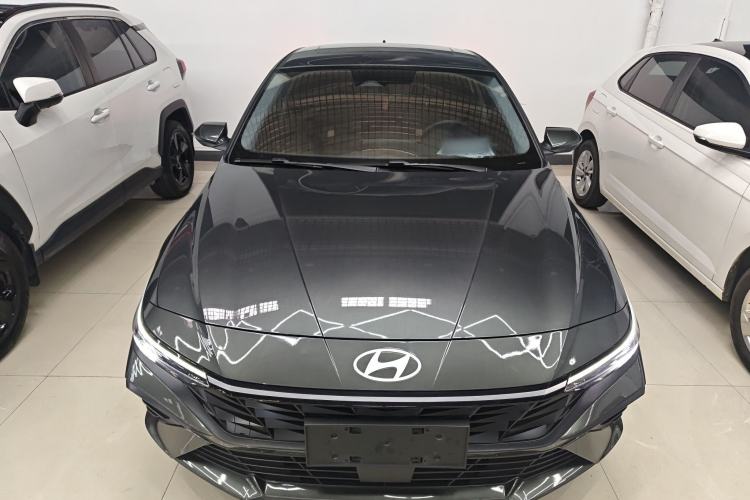 Used Hyundai Elantra 2023 1.5L CVT LUX Prestige Edition
