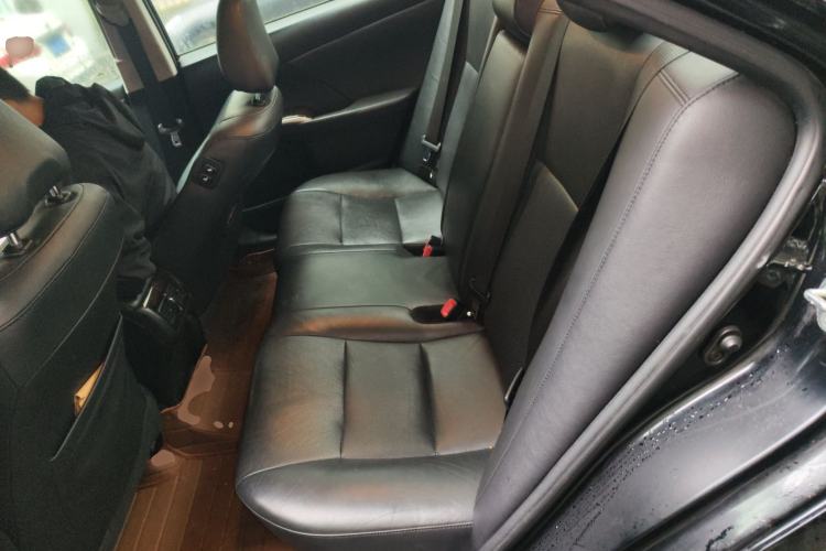 Used Toyota Camry 2015 2.0G Premier Edition
