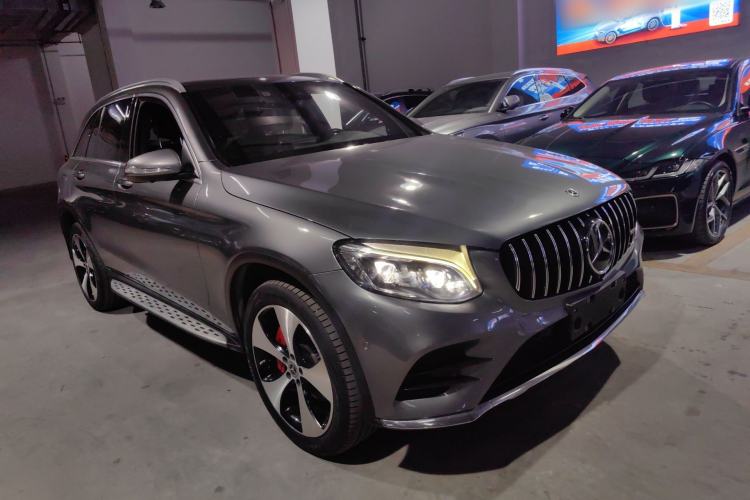 Used Mercedes-Benz GLC 2018 GLC 300 4MATIC Luxury Model Front Right 45 Deg
