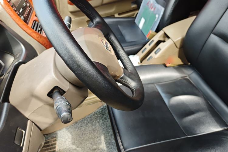 Used Nissan D22 2013 2.4L Gasoline Two-Wheel-Drive Standard Model Left Front Seat