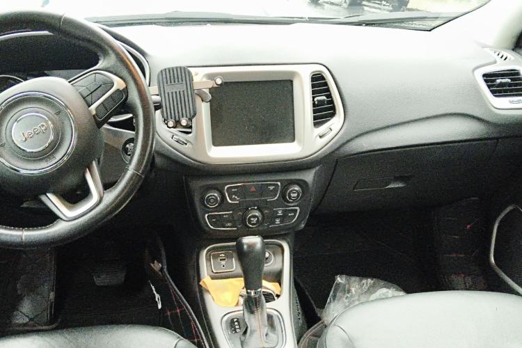 Used Jeep Compass 2017 200T Automatic Family Edition
